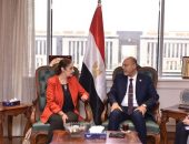وزير العمل يلتقى السفيرة نائلة جبر لبحث ملفات مشتركة ..