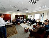 وزير الإسكان يعقد اجتماعا بمقر جهاز “مدينة بدر” لمتابعة سير العمل بمختلف القطاعات بالمدينة