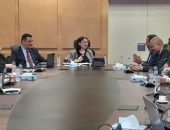 نائبة وزيرة التضامن الاجتماعي تجتمع مع فريق عمل المنظومة الإلكترونية المتكاملة للعمل الأهلي.. وتطلع على خدماتها