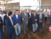 الدكتور شريف فاروق وزير التموين والتجارة الداخلية واللواء خالد شعيب محافظ مطروح  يتفقد خلال زيارته للمحافظة مصنع تعبئة الغاز بالكيلو 16