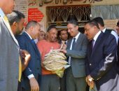 الدكتور شريف فاروق وزير التموين والتجارة الداخلية يتفقد واللواء خالد شعيب محافظ مطروح مركز الخدمة المطور بمنطقة الكيلو 4 والاطلاع على ما يقدمه المنفذ من خدمات تموينية ورقمية