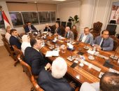 وزير الإسكان يلتقى مسئولى الاتحاد المصرى لمقاولي التشييد والبناء لبحث التحديات التى تواجه شركات المقاولات وسبل التغلب عليها