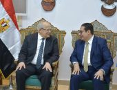 د. الخشت يهنئ الدكتور محمد سامي عبد الصادق لتكليفه للقيام بأعمال رئيس جامعة القاهرة متمنيا له كل التوفيق والنجاح الكبير