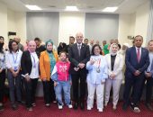 وزير العمل يُسلم عقود عمل لذوي همم بمحافظتي القاهرة والإسماعيلية ..