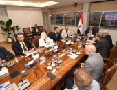 وزير الإسكان يلتقى مسئولى الاتحاد المصرى لمقاولي التشييد والبناء لبحث التحديات التى تواجه شركات المقاولات وسبل التغلب عليها