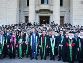 رئيس جامعة القاهرة يشهد حفل تخريج دفعة جديدة من كلية الحاسبات والذكاء الاصطناعي.