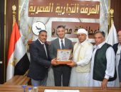 الدكتور شريف فاروق وزير التموين والتجارة الداخلية يلتقي باللواء خالد شعيب محافظ مطروح مع مختار جبريل رئيس الغرفة التجارية بمطروح وأعضاء الغرفة