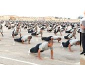 الفريق / أحمد خليفة رئيس أركان حرب القوات المسلحة يتفقد إحدى وحدات التدريب الأساسى لإعداد وتأهيل المجندين بالقوات المسلحة .