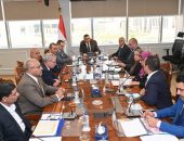 وزير الإسكان يتابع موقف طلبات تقنين الأوضاع وأعمال الطرق والمرافق للأراضي المضافة لمدينتى الشروق والعبور الجديدة