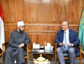 محافظ القليوبية يستقبل وزير الأوقاف ويستقبلان ضيوف مصر من أبناء فلسطين .. بالتنسيق مع وزارة التضامن