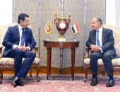 وزير الخارجية والهجرة وشئون المصريين في الخارج يجري مشاورات سياسية مع وزير خارجية سريلانكا