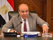 وزير الطيران المدني يعقد اجتماعًا تنسيقيًا مع كافة الاجهزة المعنية بالمطار لاستعراض المعوقات المؤثرة على انسيابية حركة الركاب واتخاذ التدابير اللازمة لإنهاء إجراءات سفرهم ووصولهم بكل بسهولة ويسر .