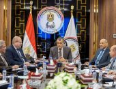 “وزير الدولة للإنتاج الحربي” يتابع خطط التطوير لشركة “حلوان للمسبوكات”