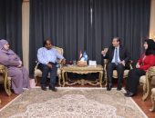 محافظ دمياط يناقش مع نائب وزير الصحة لشئون المستشفيات عدد من الملفات الخاصة بالمنظومة الصحية وخطة الإنتهاء من قوائم الانتظار لإجراء العمليات