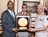 الفريق أول / عبدالمجيد صقر القائد العام للقوات المسلحة وزير الدفاع والإنتاج الحربى يلتقى وزير الدفاع بجمهورية الصومال الفيدرالية