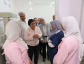 نائب وزير الصحة تتفقد مستشفى قنا العام.. وتوصي بتوفير جهاز تخطيط قلب وآخر للإفاقة بغرفة الولادة الطبيعية..