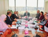 نائب رئيس مجلس الوزراء للتنمية الصناعية وزير الصناعة والنقل يبحث مع شركة جنرال موتورز مصر مشروعات الشركة الحالية والمستقبلية: