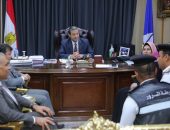 محافظ دمياط يناقش خطة تنظيم الحركة المرورية بكافة المناطق و يوجه بتحقيق الانضباط بالشارع