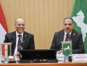 وزير العمل ومحافظ الشرقية يُسلمان 70 عقد عمل لذوي الهمم بشركات القطاع الخاص