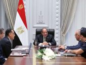 الرئيس عبد الفتاح السيسي يجتمع مع رئيس مجلس الوزراء ووزير الموارد المائية والري ووزير الزراعة واستصلاح الأراضي والمدير التنفيذي لجهاز مستقبل مصر للتنمية المستدامة لمتابعة برامج عمل الحكومة في قطاعي الزراعة والمياه.