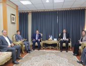 محافظ دمياط ورئيس شركة شمال الدلتا لتوزيع الكهرباء يوقعان عقد خدمات الإدارة المتكاملة للمخلفات