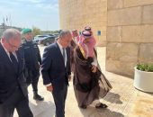 وزير الخارجية والهجرة يعقد جلسة مباحثات مع نظيره السعودي بالرياض