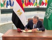 الدكتور بدر عبدالعاطي وزير الخارجية والهجرة يوقع في سجل كبار الزوار بمقر وزارة الخارجية السعودية