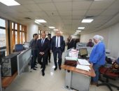 وزير الطيران المدني في زيارة ميدانية لسلطة الطيران المدنى .