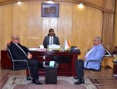 بتوجيهات المهندس عبد المطلب عماره محافظ الأقصر،يتابع  سير العمل بالوحدات المختلفة بديوان عام المحافظة،