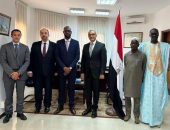 سفير مصر في السنغال يلتقي مع مدير عام هيئة المعارض السنغالية