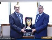 المستشار محمود فوزي، وزير الشئون النيابية والقانونية والتواصل السياسي، يستقبل وفدًا من نقابة المحامين، وذلك بمقر الوزارة بالعاصمة الإدارية