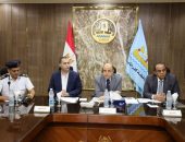 محافظ كفرالشيخ يعقد اجتماعًا للجنة الطرق لمعالجة النقاط الخطرة على طرق المحافظة