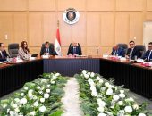 نائب رئيس مجلس الوزراء للتنمية الصناعية يترأس الاجتماع الرابع للمجموعة الوزارية للتنمية الصناعية بحضور ممثلي غرف الصناعات النسيجية والملابس الجاهزة والمفروشات ومستحضرات التجميل