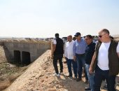 الدكتور سويلم يتفقد حالة منشآت ومخرات السيول فى محافظة بنى سويف