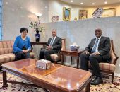 وزير الخارجية يشارك في إفطار عمل مع محافظة طوكيو