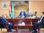 محافظ الفيوم يلتقي وفد جامعة وادي النيل لمناقشة عدد من الملفات المهمة
