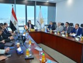 وزير التموين والتجارة الداخلية يجتمع مع ممثلي الشركة المنفذة لمشروع تكويد الذهب بالليزر بالتعاون مع مصلحة دمغ المصوغات والموازين.