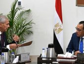 رئيس الوزراء يتابع مع رئيس هيئة الشراء الموحد عددا من ملفات العمل