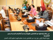 وزيرة البيئة تلتقى مع عدد من العاملين لبحث مقترحاتهم لتطوير آليات العمل ودفع مسيرة العمل البيئي