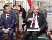 وزير العمل يلتقي وفدًا من شركة هواوي مصر..