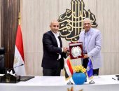 وزير التربية التربية والتعليم ومحافظ أسوان يعقدان اجتماعًا مع مديرى الإدارات التعليمية ومديري المدارس بمحافظات أسوان وقنا والأقصر لمناقشة الاستعدادات للعام الدراسى الجديد