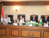 محافظ الجيزة يكلف رؤساء الأحياء والمراكز بتوفير مواقع ثابتة لإقامة منافذ سلعية دائمة علي مدار العام للمواطنين