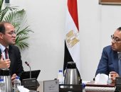 رئيس الوزراء يتابع مع وزير المالية جهود خفض الدين العام واستدامة مساره النزولي كنسبة من الناتج المحلي الإجمالي