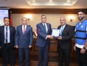محافظ الجيزة يلتقى بمتطوعي مشروع (شباب يدير شباب )”YLY “ ضمن مبادرات تمكين الشباب وثقل مهاراتهم وقدراتهم