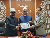 كلية الدعوة الإسلامية بالقاهرة تكرم الأمين العام للجنة العليا للإعلام الديني لمشاركته في البرنامج الصيفي العلمي  للكلية