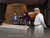 رئيس المجلس الأعلى لتنظيم الإعلام في زيارة للمتحف الوطني بسلطنة عمان