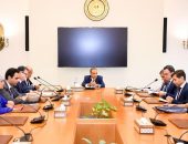 وزير الخارجية والهجرة وشئون المصريين بالخارج يجتمع مع قيادات وأعضاء إدارة البيئة والتغير المناخي بوزارة الخارجية