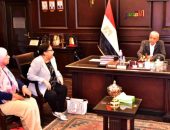 المهندس عبد المطلب عماره محافظ الأقصر يستقبل بمكتبه بديوان عام المحافظة، فريق مشروع الدعم الفني لوزارة التنمية المحلية برئاسة دكتورة ناهد إسكندر قائم بأعمال مدير المشروع ومدير مكون التطوير المؤسسي للمحافظات.