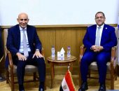 وزير التربية والتعليم يتفقد أعمال امتحان المتقدمين في مسابقة شغل وظائف “معلم مساعد مادة” بالتنظيم والإدارة