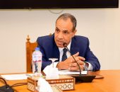 وزير الخارجية والهجرة وشئون المصريين بالخارج يجتمع مع قيادات وأعضاء إدارة البيئة والتغير المناخي بوزارة الخارجية